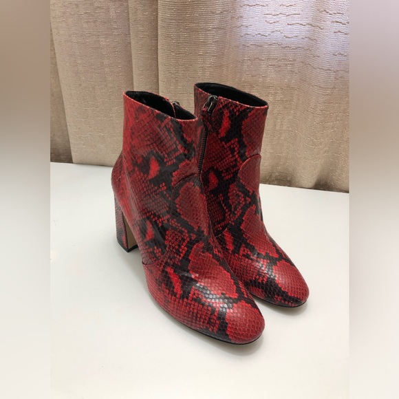 Stuart Weitzman Fifer Red Python Print Leather Boots Sz 8 - Picture 2 of 12